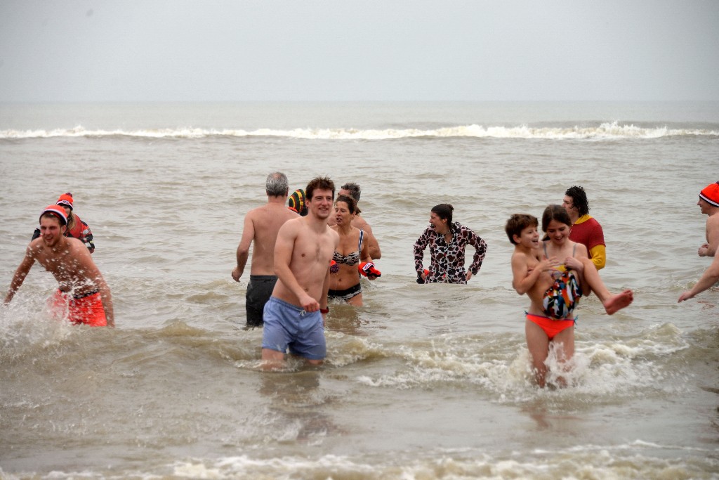 ../Images/Nieuwjaarsduik Nederzandt 2020 114.jpg